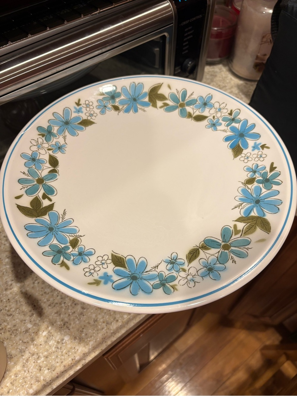 Wedgwood Vintage cake stand